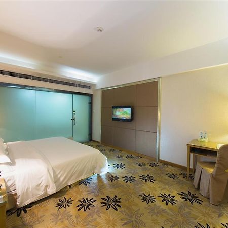 Vienna Hotel Zhanjiang Coast Avenue Exterior photo