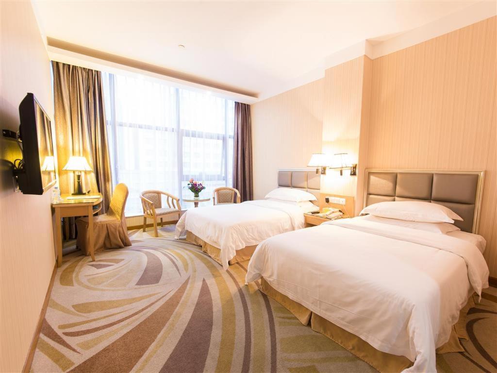 Vienna Hotel Zhanjiang Coast Avenue Exterior photo