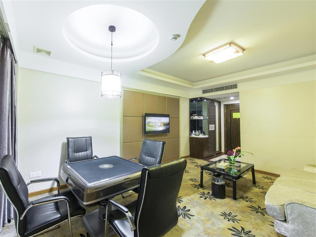 Vienna Hotel Zhanjiang Coast Avenue Exterior photo