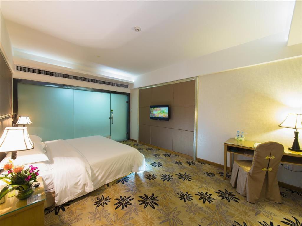 Vienna Hotel Zhanjiang Coast Avenue Exterior photo
